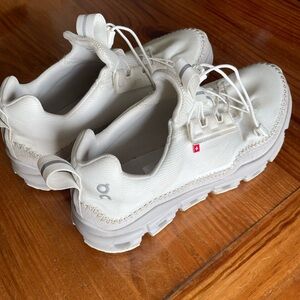 On Cloud Athletic Shoes